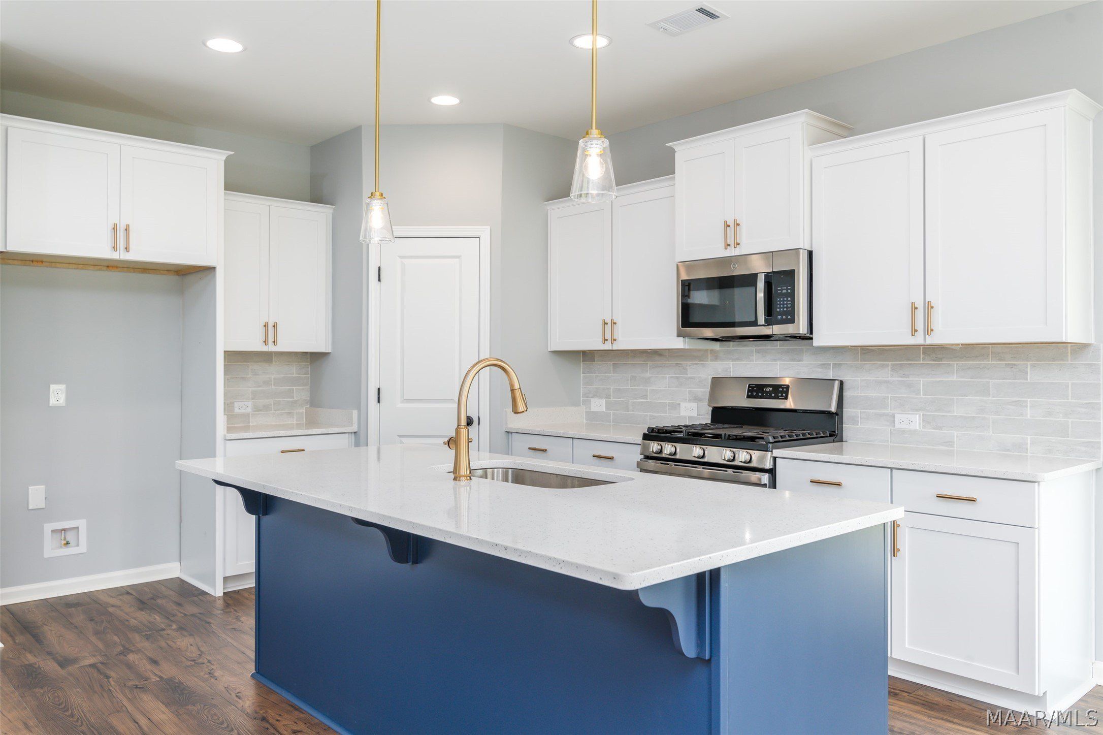 372 Crestwood Circle. Montgomery, AL 36117