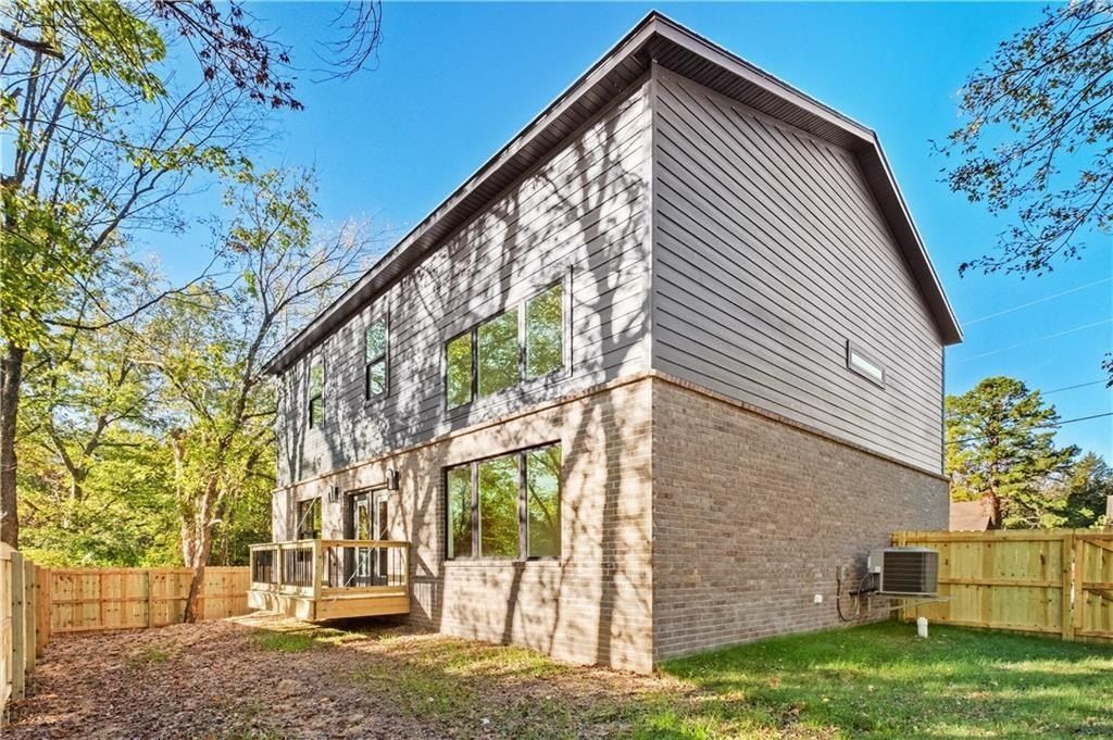 634 S Happy Hollow Road. Fayetteville, AR 72701