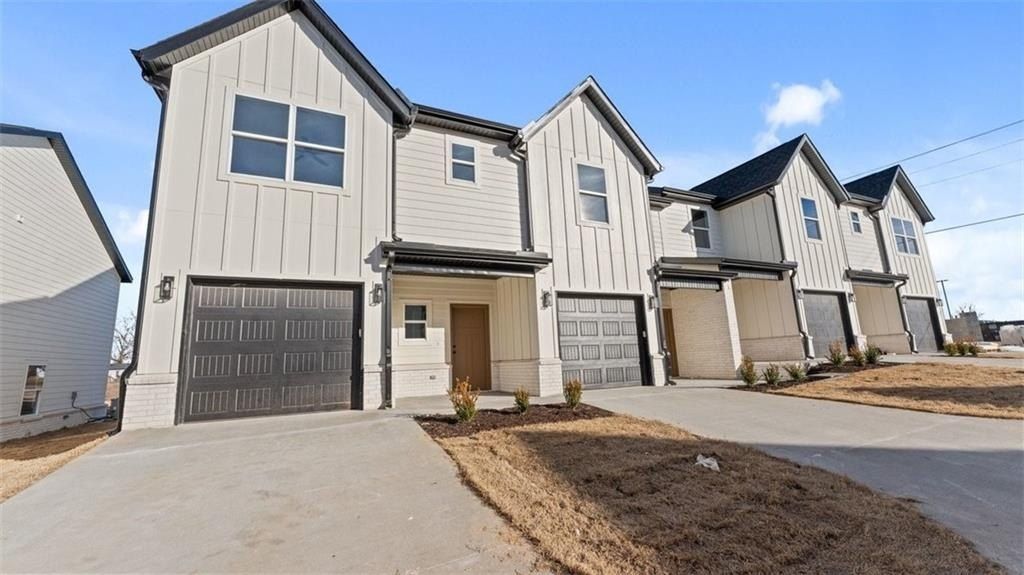1703 Cuppett Circle. Pea Ridge, AR 72751