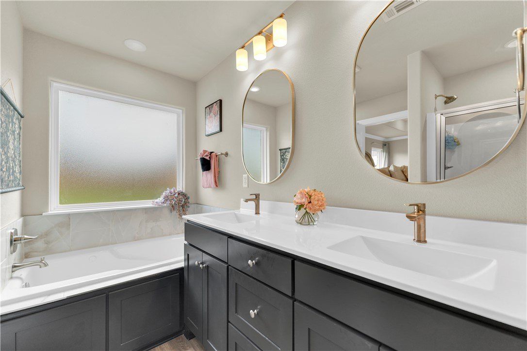244 Tonya Loop. Huntsville, AR 72740