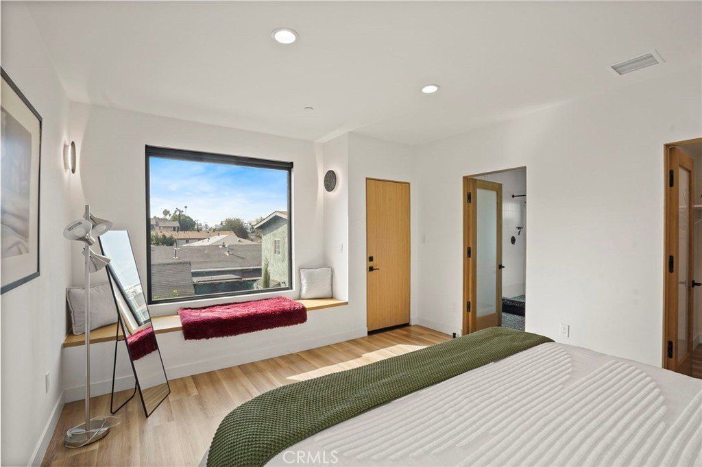 1916 W Court Street. Los Angeles, CA 90026