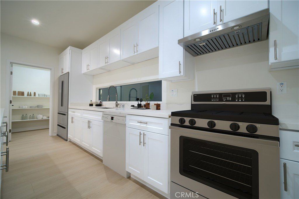 801 E 84Th Place. Los Angeles, CA 90001