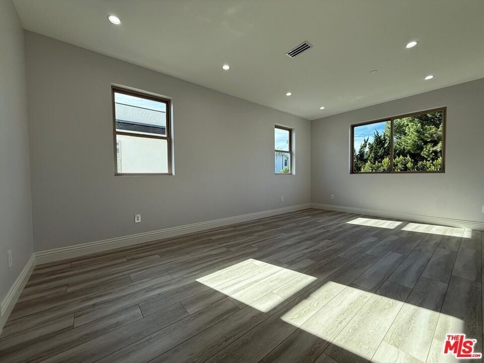 6723 Sunnyslope Ave. Van Nuys, CA 91401