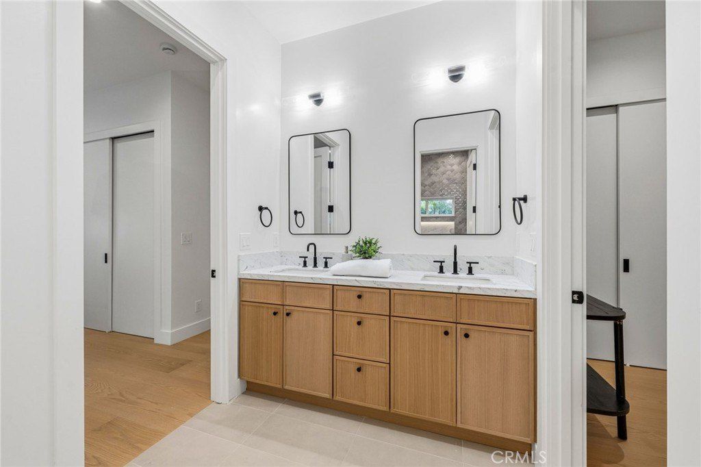 5110 Orange. Los Angeles, CA 90008