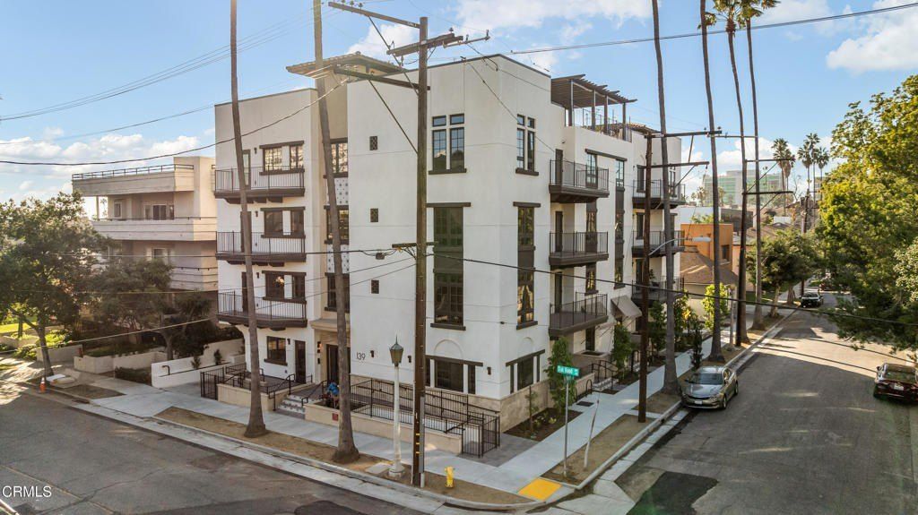 139 S Oak Knoll Avenue. Pasadena, CA 91101