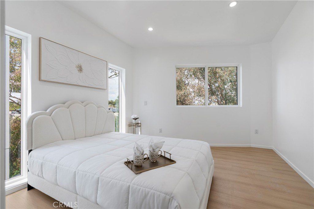 2517 Alsace. Los Angeles, CA 90016