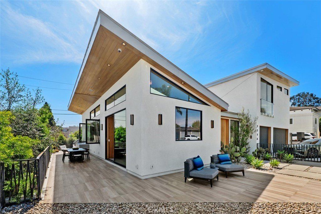 2398 Redlands Drive. Newport Beach, CA 92660