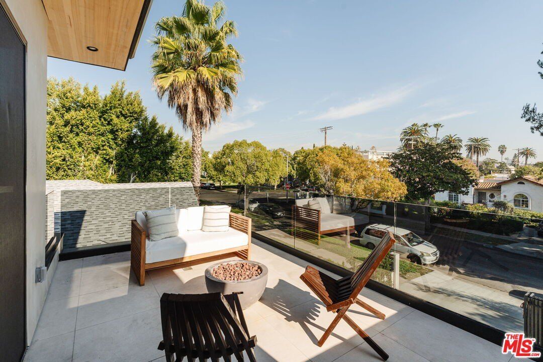 1611 S Bedford St. Los Angeles, CA 90035