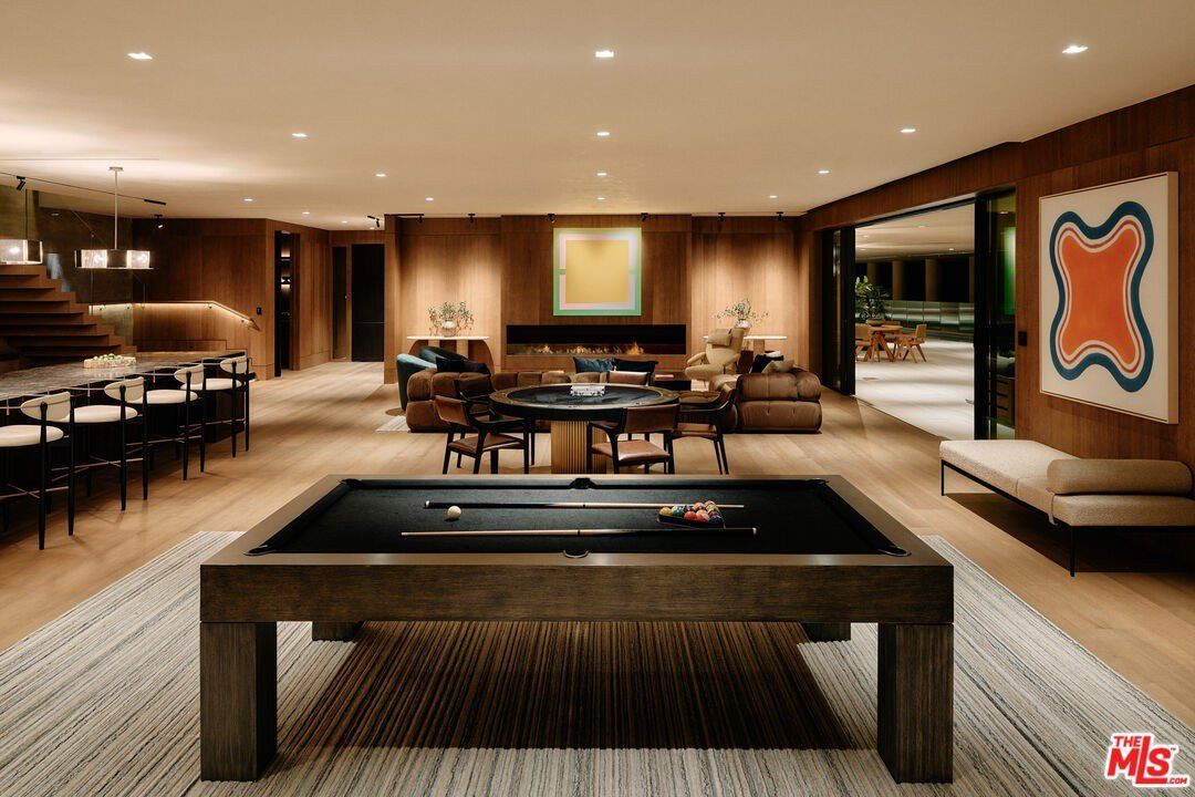 401 N Tigertail Rd. Los Angeles, CA 90049