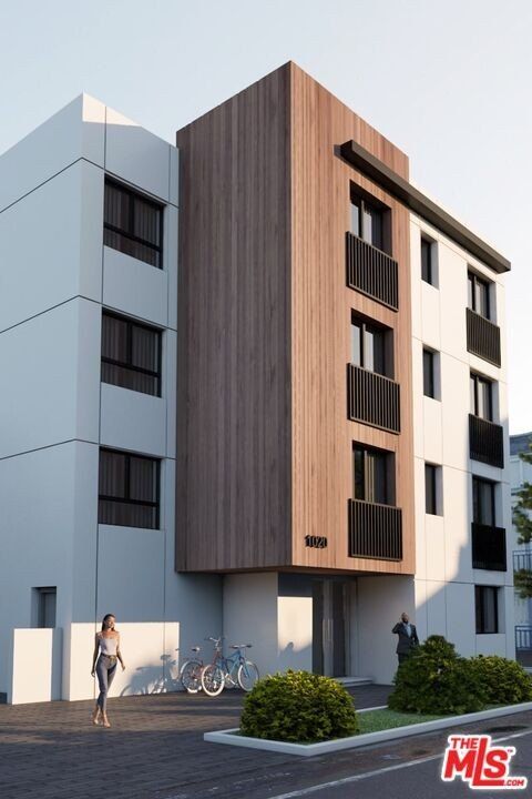 1022 N Ardmore Ave. Los Angeles, CA 90029