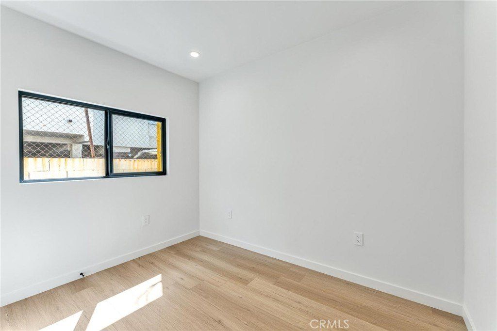 1604 N Kingsley 12. Los Angeles, CA 90027