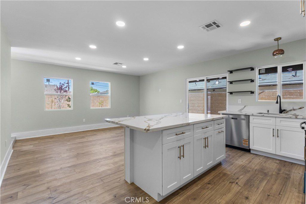 6624 Farmdale. North Hollywood, CA 91606