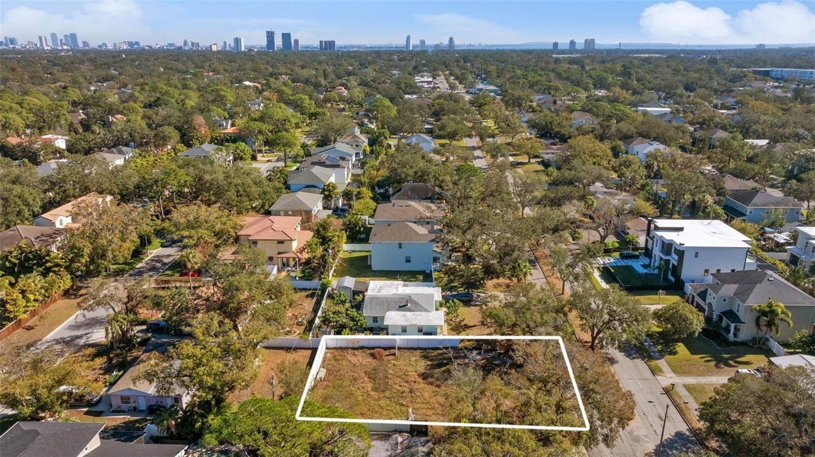 4621 W El Prado Boulevard. Tampa, FL 33629