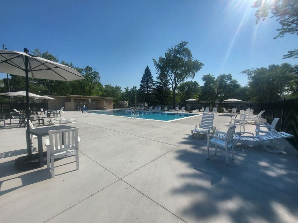 221 Little Peninsula 313. Elgin, IL 60123