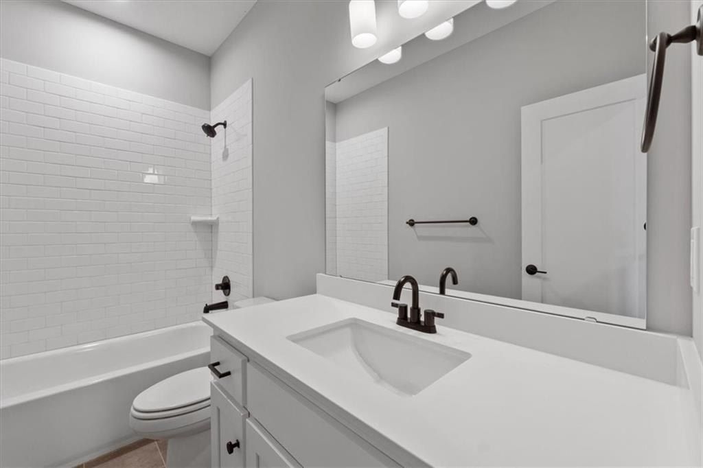 25050 W 94Th Terrace. Lenexa, KS 66227
