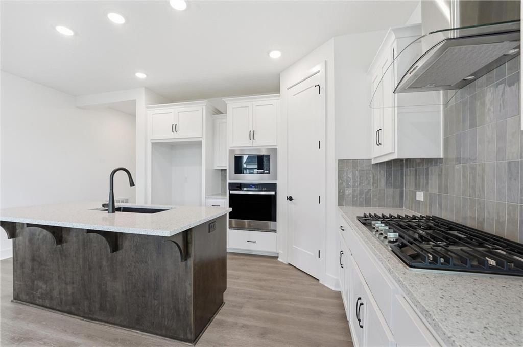 32718 W 176Th Terrace. Gardner, KS 66030