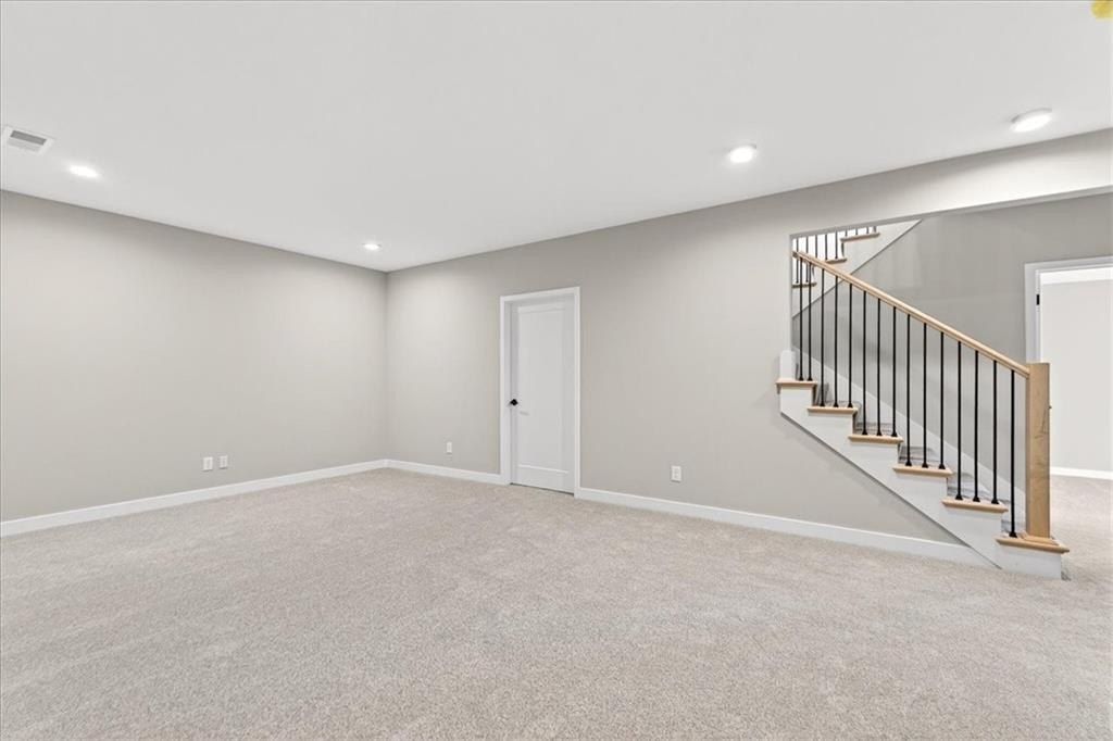 25042 W 94Th Terrace. Lenexa, KS 66227