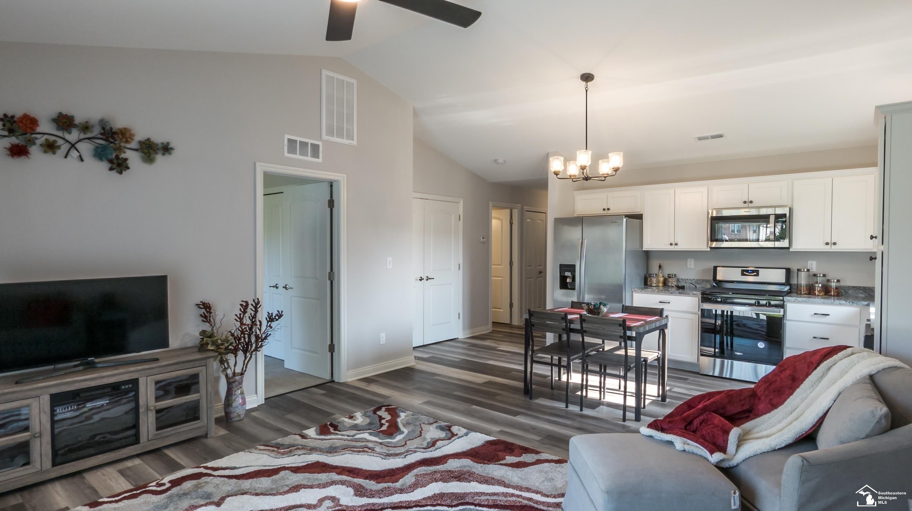 4107 Rosalia. Monroe, MI 48161