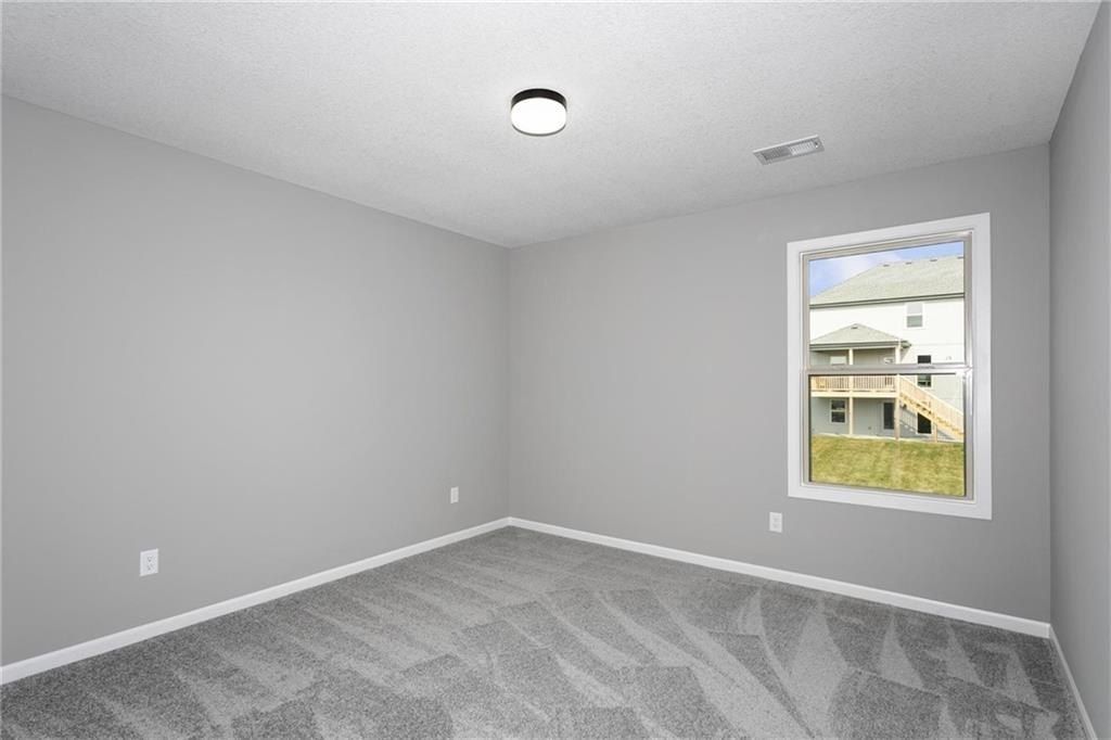 3722 Ne 90Th Terrace. Kansas City, MO 64156