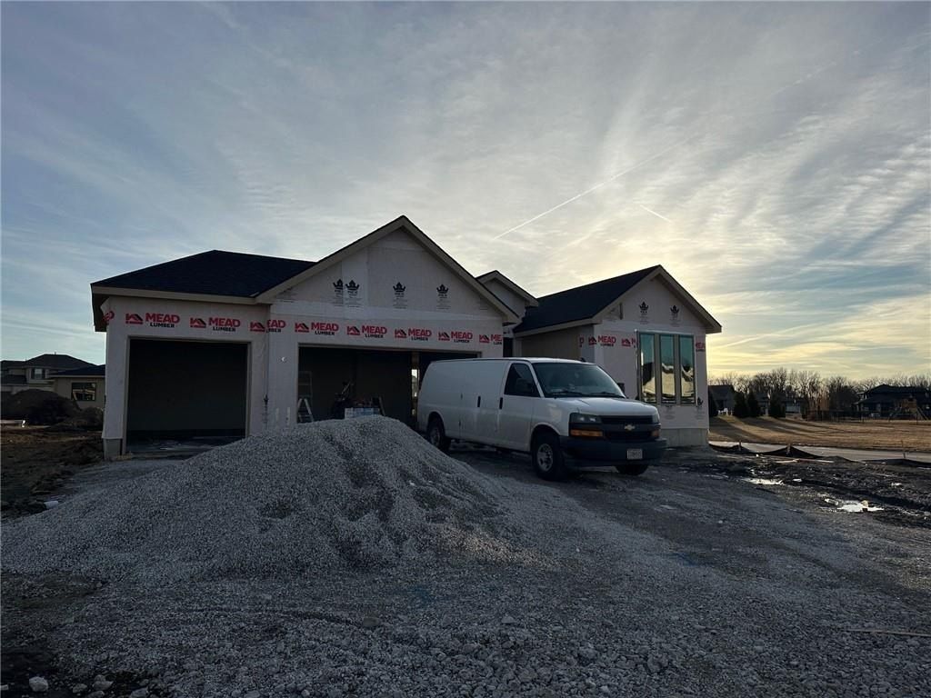 2037 Sw Red Barn Lane. Lees Summit, MO 64082