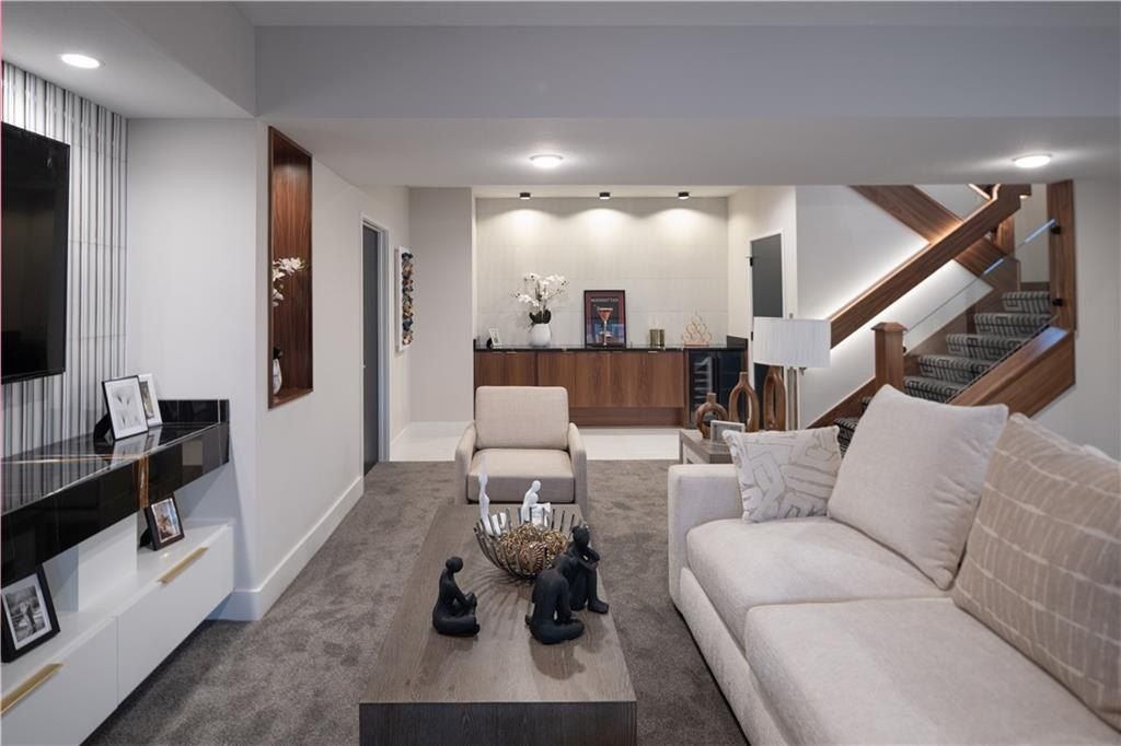 2270 Nw Palisades Drive. Riverside, MO 64150