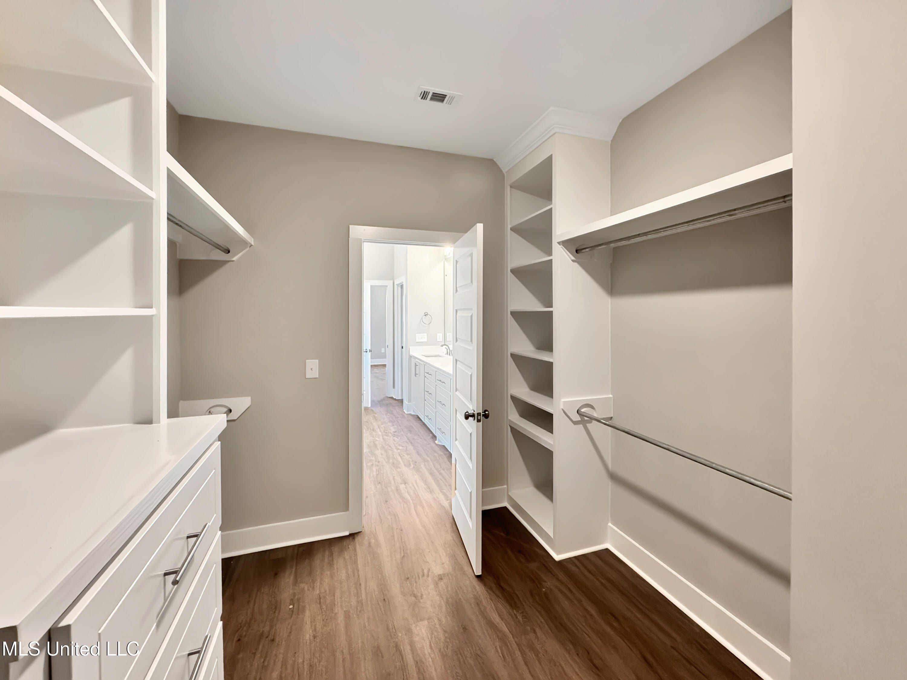 Brunswick Court. Flowood, MS 39232