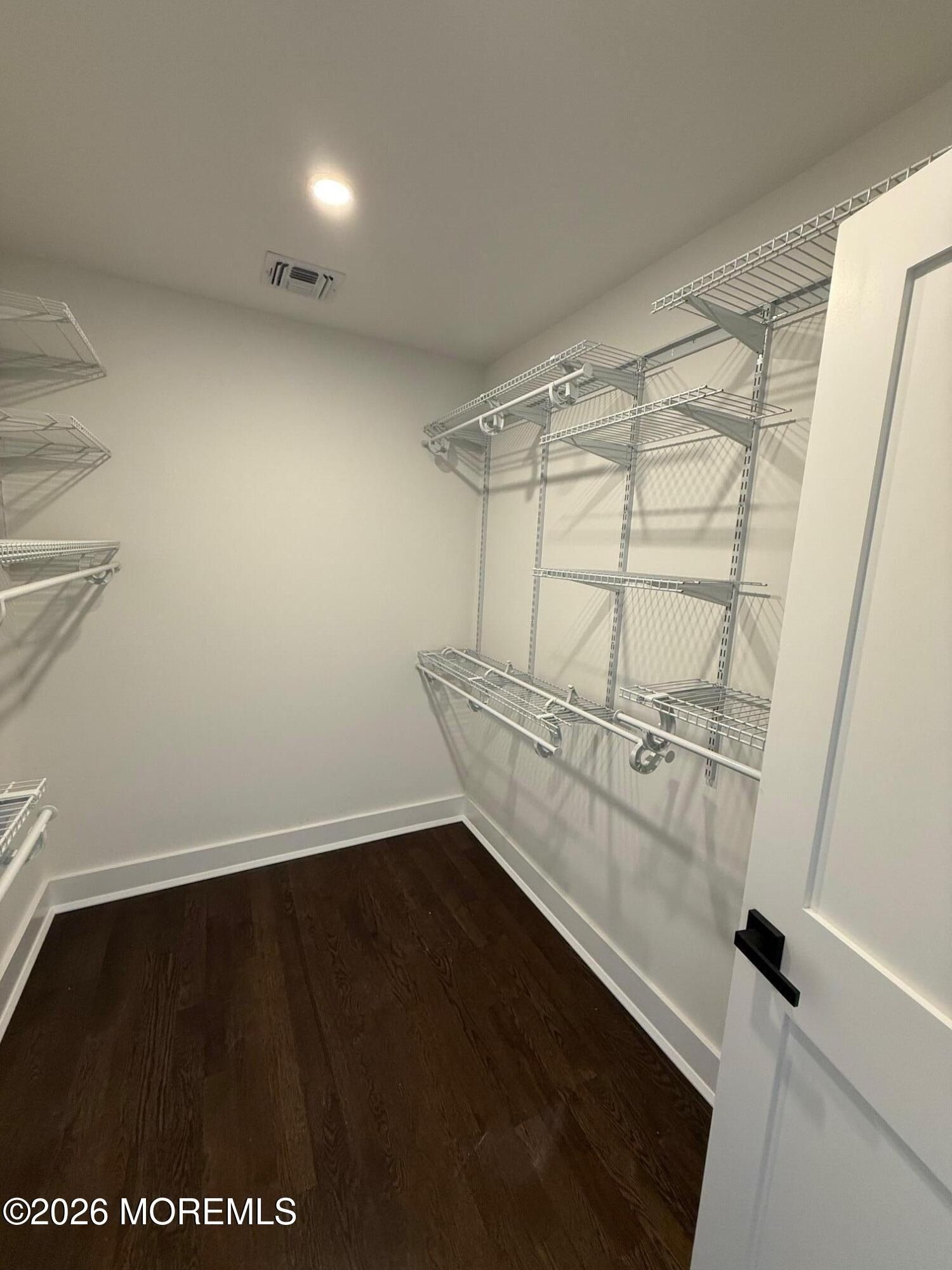 21 Bellevue Avenue. Leonardo, NJ 07737