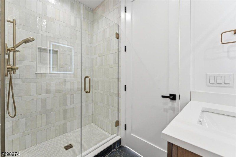 125 Tudor Oval. Westfield, NJ 07090