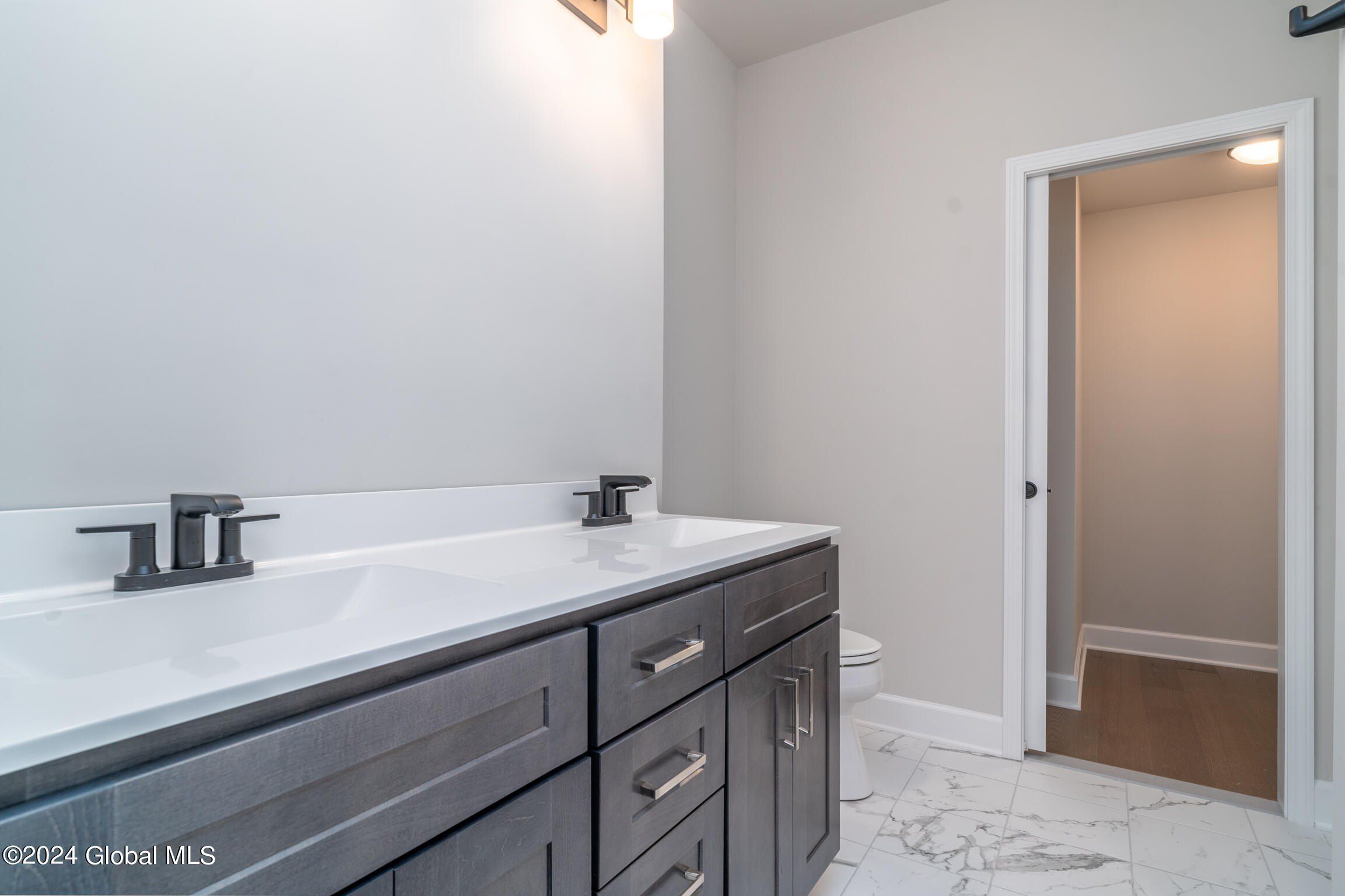 18 Priddle Lane. Latham, NY 12110