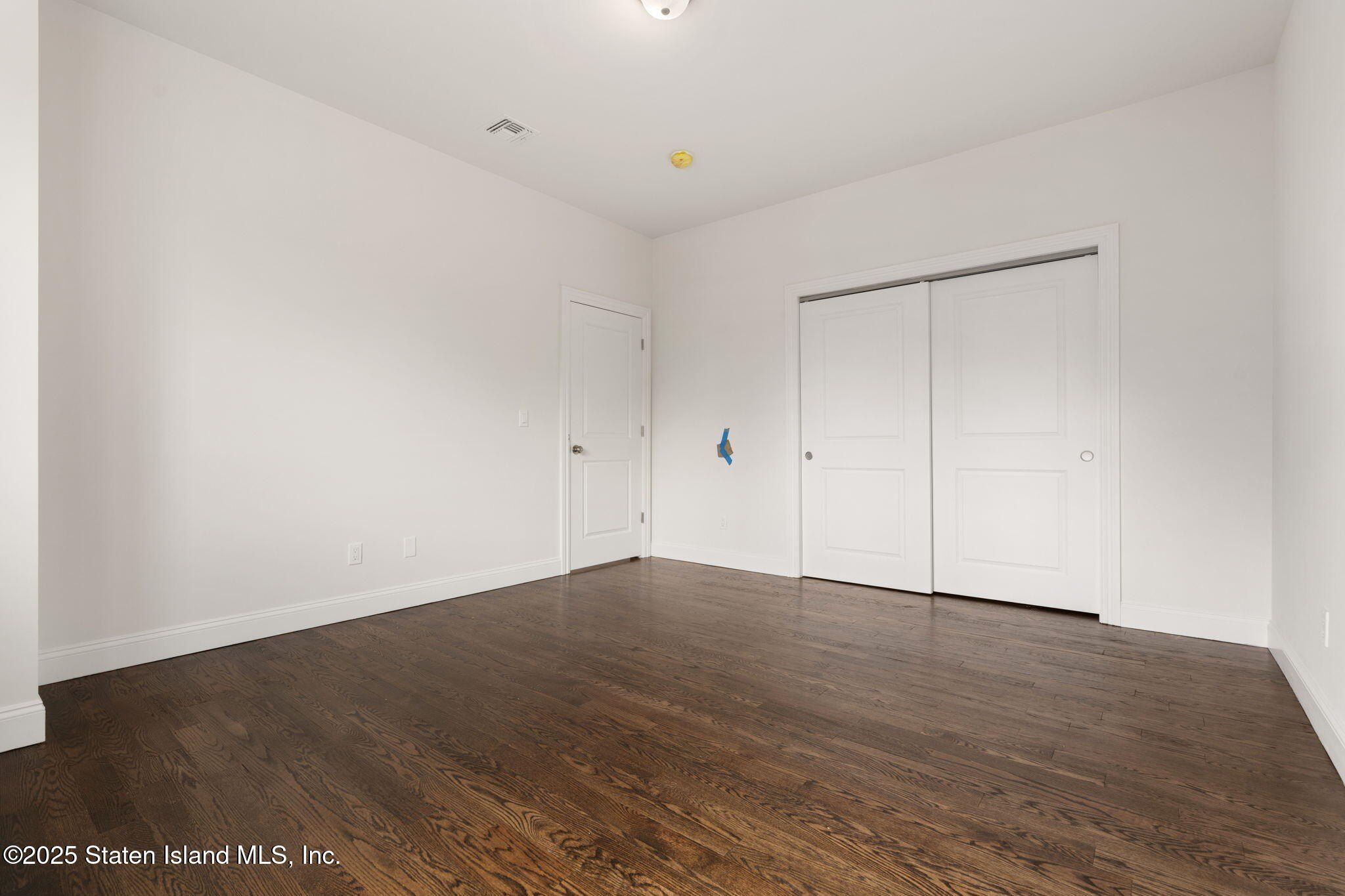 69 Elmbank Street. Staten Island, NY 10312