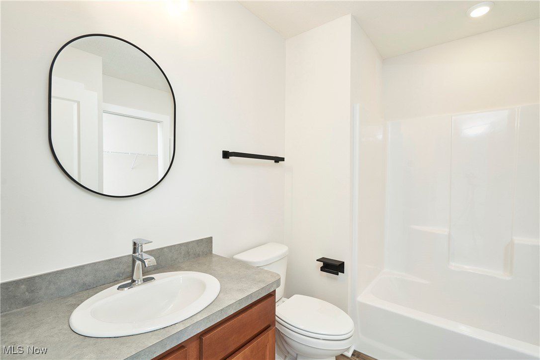 606 Mull Avenue. Akron, OH 44313