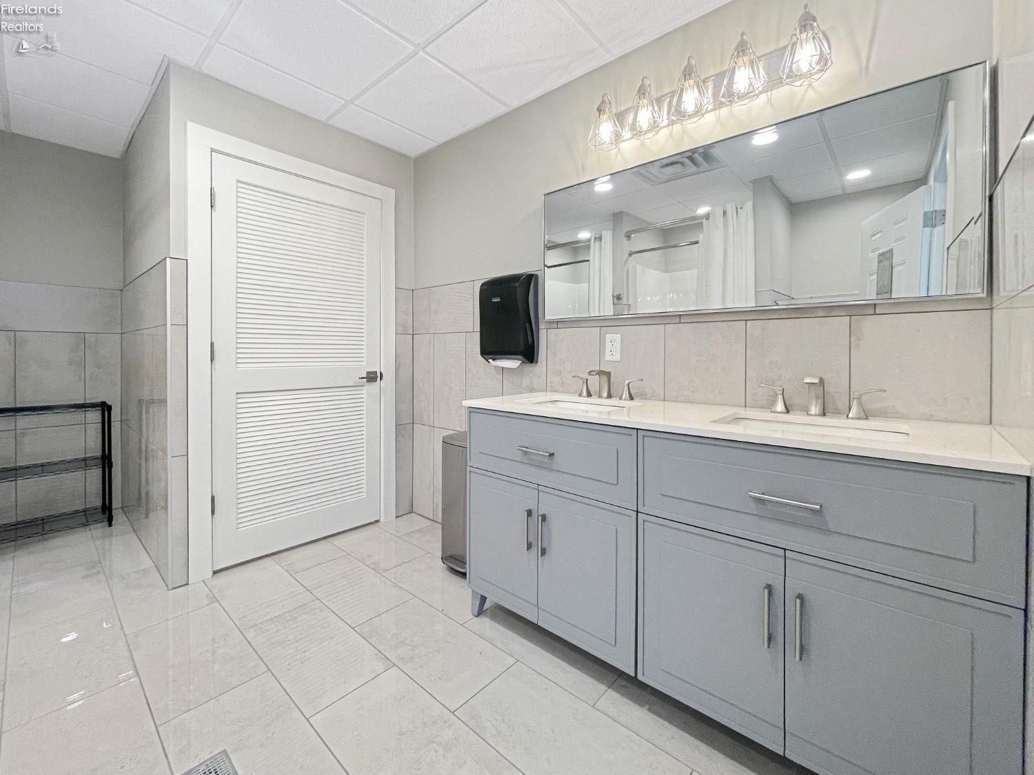 545 W Lakeshore Drive. Port Clinton, OH 43452