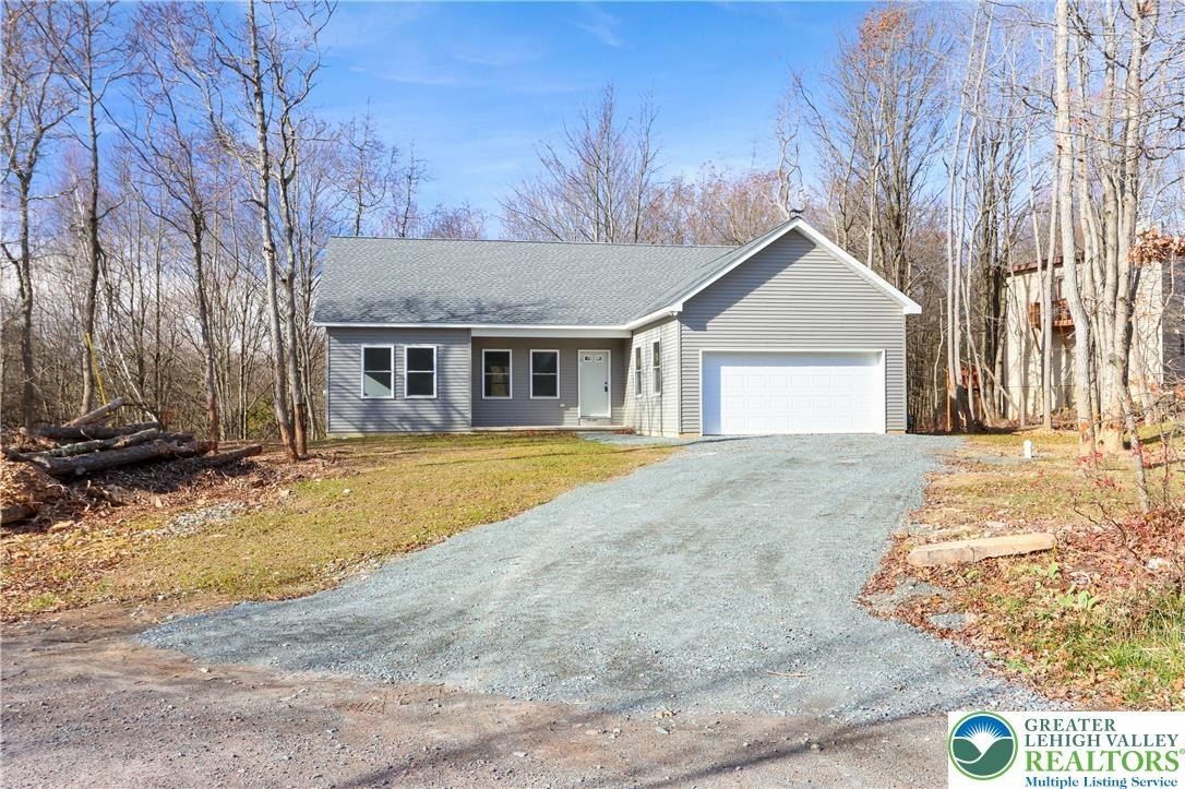102 Eagle View Run Drive. Long Pond, PA 18334