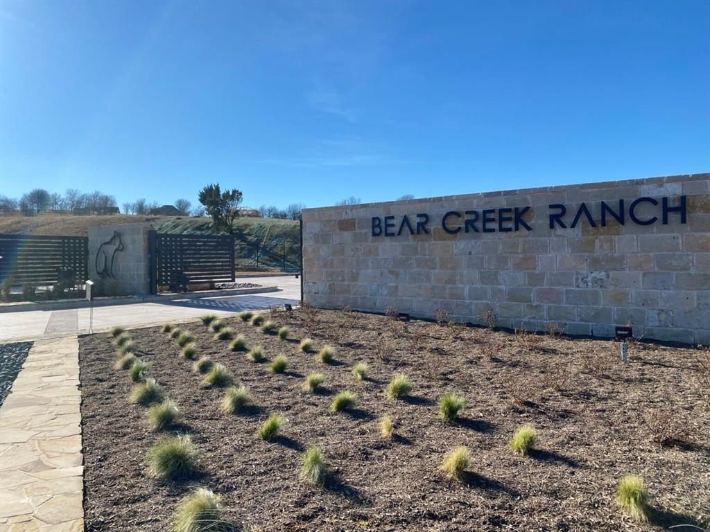 2028 Hidden Bluff. Aledo, TX 76008
