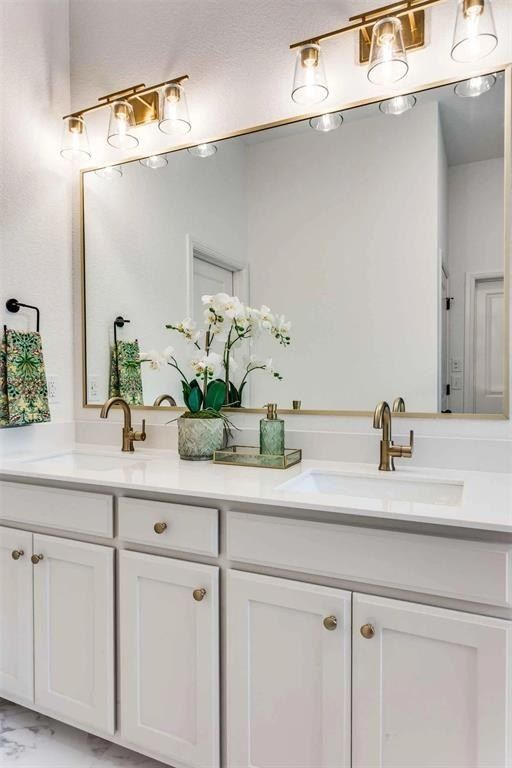 622 Sterling Drive. Benbrook, TX 76126