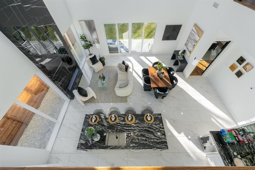 3351 Sylvan Avenue. Dallas, TX 75212