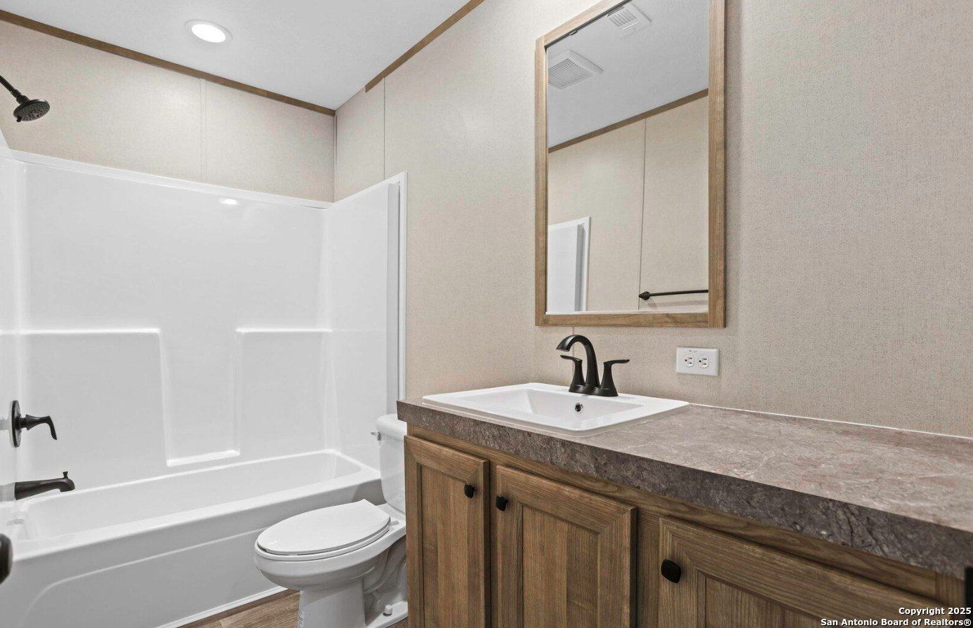 6093 Leal. Pleasanton, TX 78064