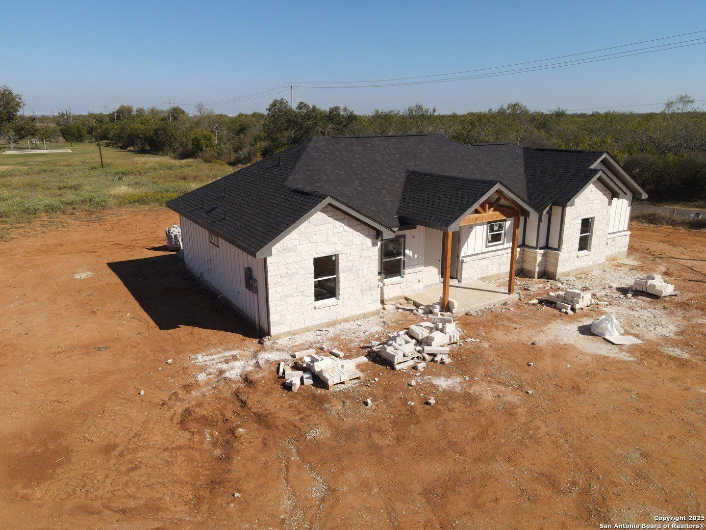 7303 Tiff Nicole. Von Ormy, TX 78073