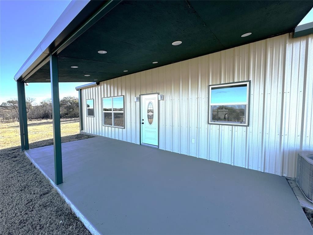 530 Lois Circle. Granbury, TX 76049