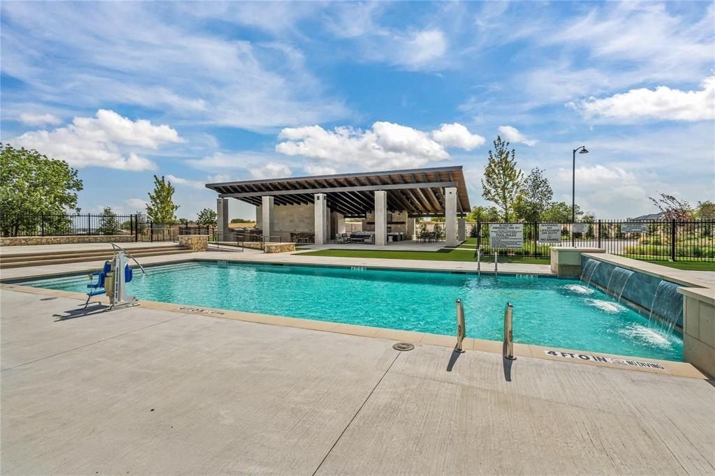 4324 Esprit Avenue. Fort Worth, TX 76126