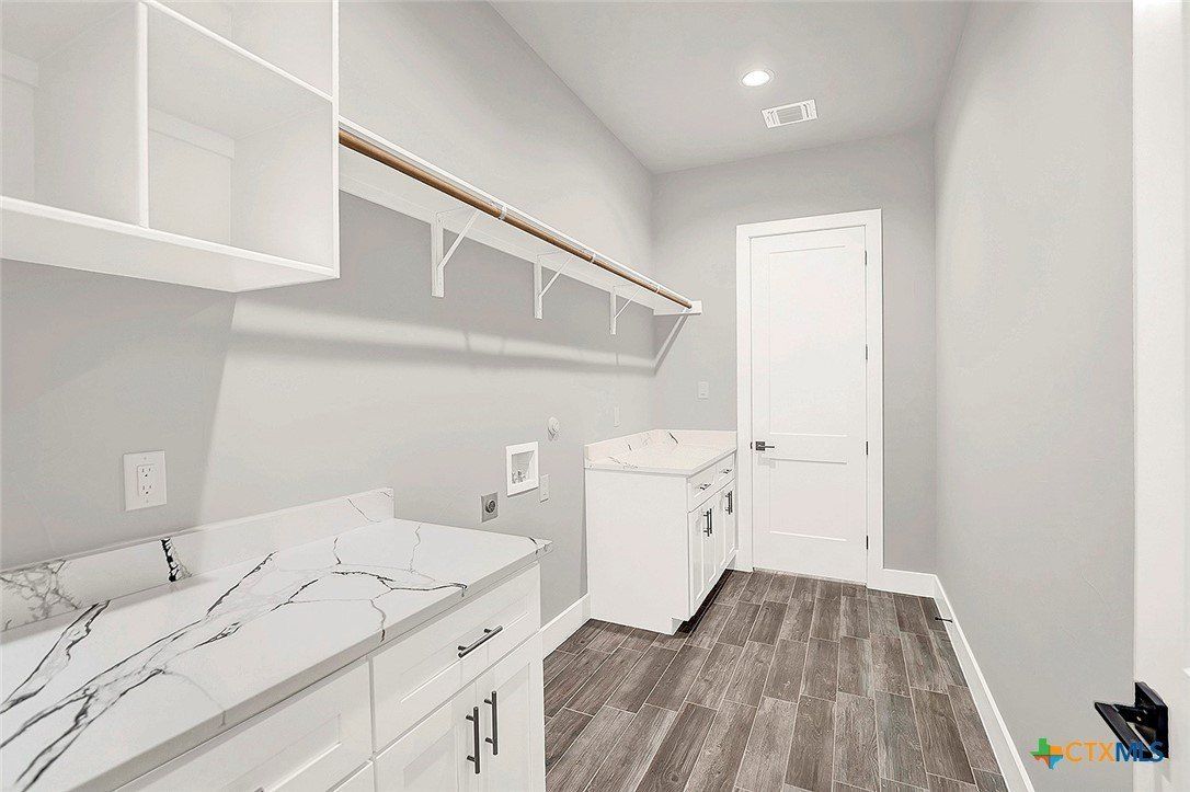 100 Hondo Ridge. La Vernia, TX 78121