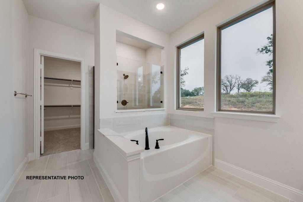 1032 Monaco Court. Springtown, TX 76082