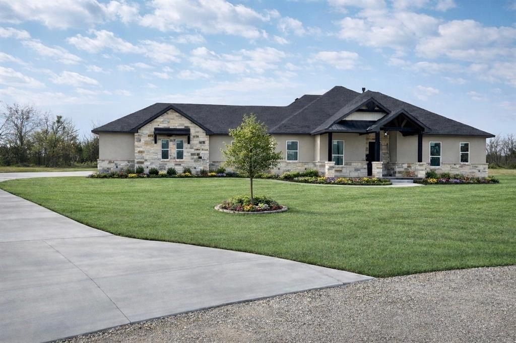 8401 Stallion Drive. Godley, TX 76044