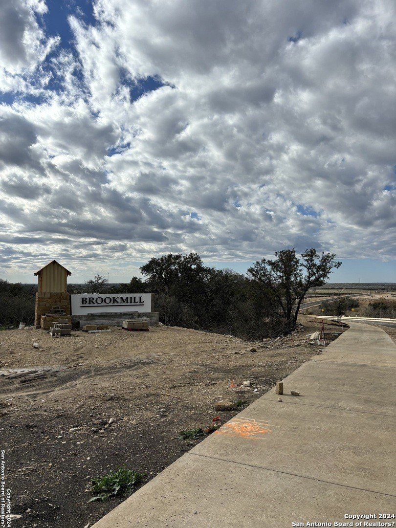 186 Bronco Ridge. Pleasanton, TX 78064