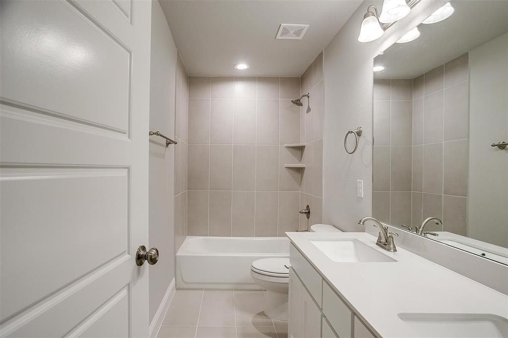 6818 Neals Way. Arlington, TX 76001