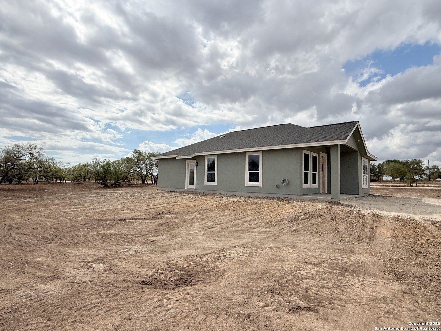 1416 Corgey Rd. Pleasanton, TX 78064