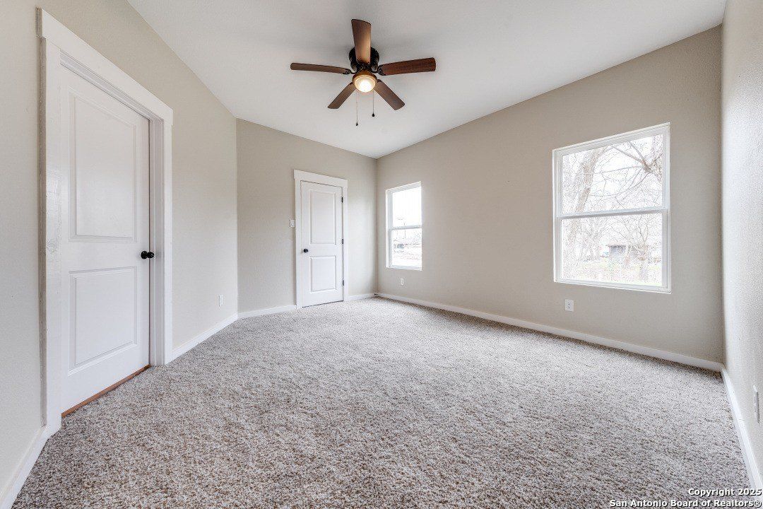 15935 Buchel. La Coste, TX 78039