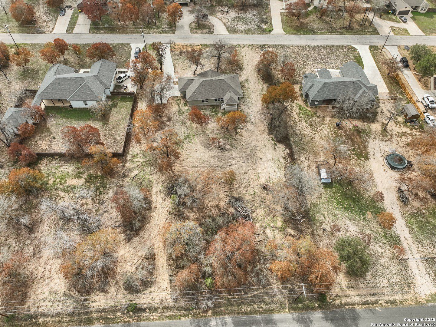 195 Log Cabin. Poteet, TX 78065