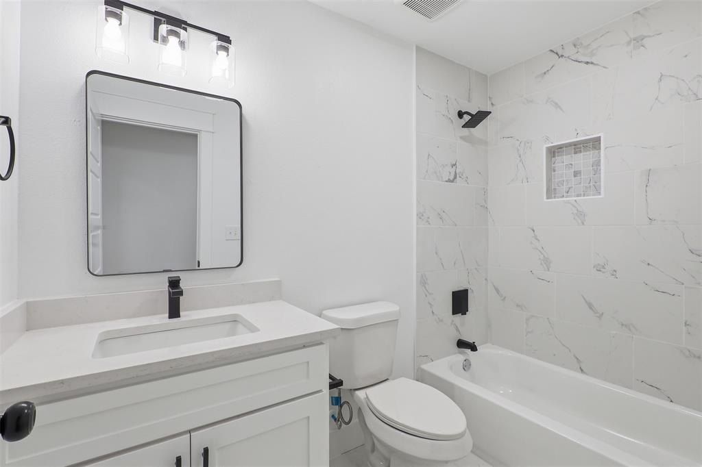 7694 Portwood Road. Azle, TX 76020
