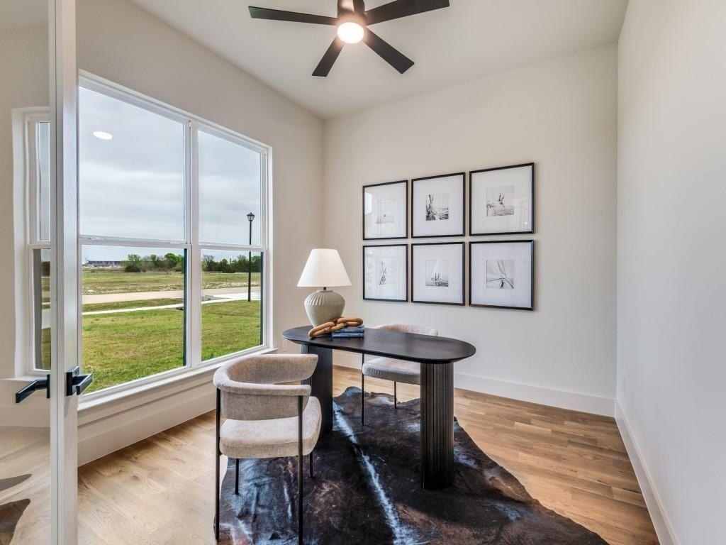 455 Whispering Way. Red Oak, TX 75154